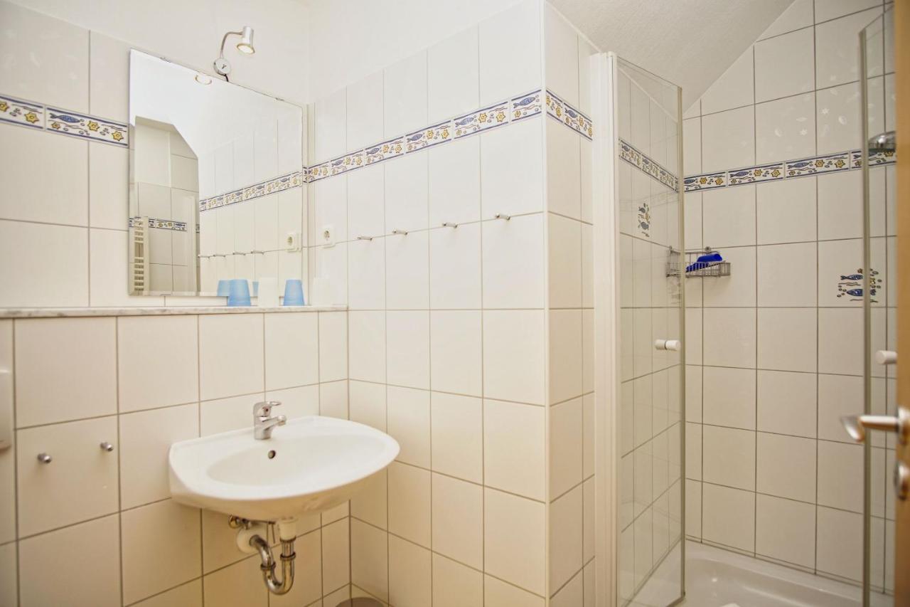 Nah Am Meer, Ruhige Lage, Gratis Nutzung Vom Ahoi Erlebnisbad Und Sauna In Sellin - Haus Inselblick Fewo 02 Goehren (Ruegen) Exterior foto