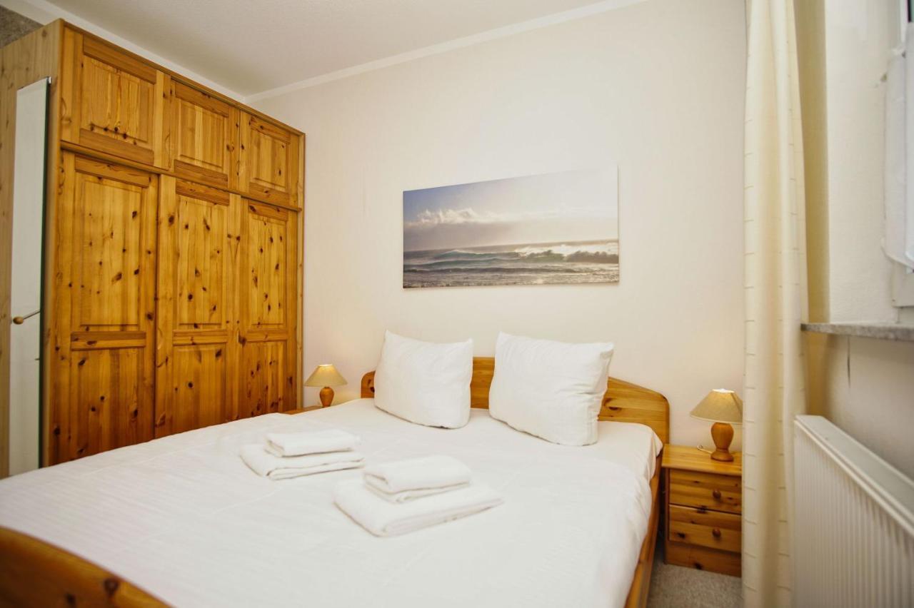 Nah Am Meer, Ruhige Lage, Gratis Nutzung Vom Ahoi Erlebnisbad Und Sauna In Sellin - Haus Inselblick Fewo 02 Goehren (Ruegen) Exterior foto